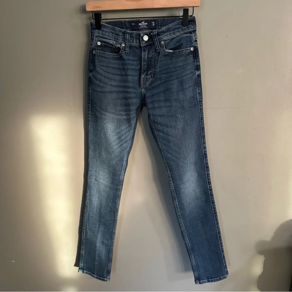 Hollister Men's Medium Wash Stacked Skinny Jeans. 26/28‎
